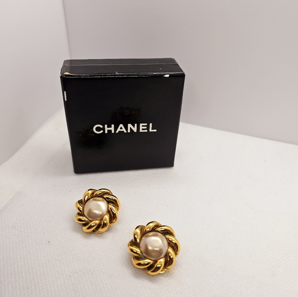 Chanel Clip on Earrings - Picture 6 of 11